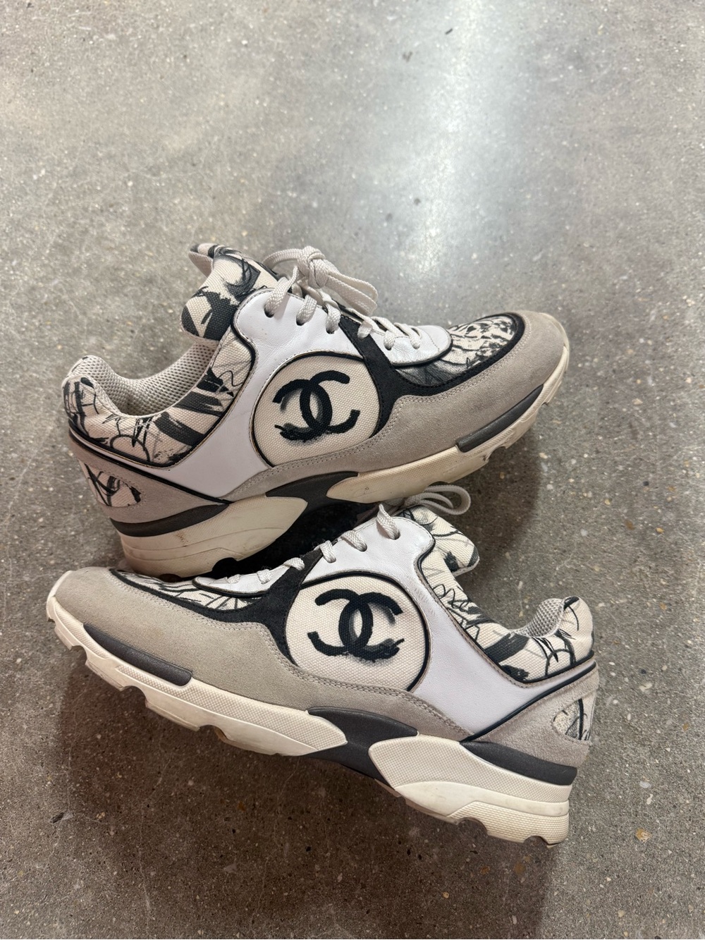 AUTH Chanel Watercolor floral Logo sneakers 38.5